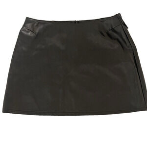 BB Dakota Skirt Mini SZ 9/10 Faux Leather Black Goth Punk Rocker Club Edgy